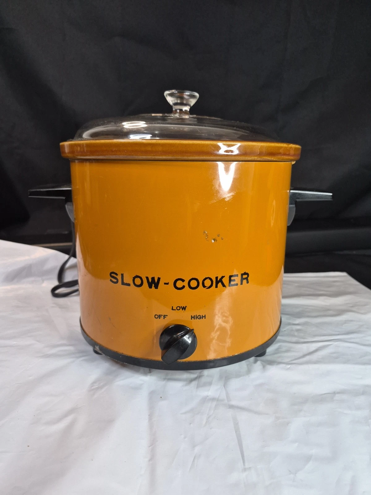 Vintage Slow Cooker Crockpot Orange 4 Quart , Works Perfectly And Nice.. Clean.