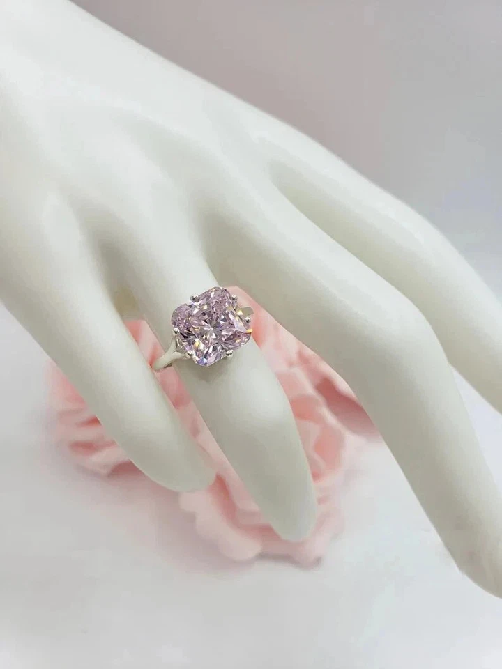 Anillo de compromiso de oro blanco de 14 quilates con zafiro rosa corte radiante creado en laboratorio de 4,25 quilates FN Foto 3 de 4