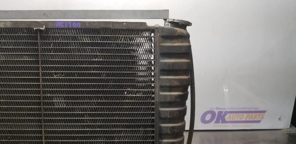 67 FORD THUNDERBIRD AT RADIATOR ASSEMBLY Foto 2 de 4