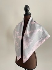 Unisex Louis Vuitton Scarf Monogram Flower Arty Stone Gray Pink Silk Wrap