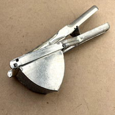 alte Metall Kartoffelpresse Presse Kartoffelquetsche Vintage 1970er Jahre RAR