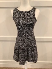 Banana Republic Black and White Fit N Flare Dress  size 4