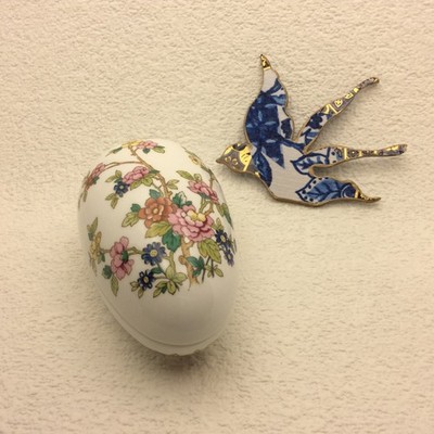 Rare vintage Coalport Flower of Tibet eg box - bone china - 9.5cm/3.7'' - VGC