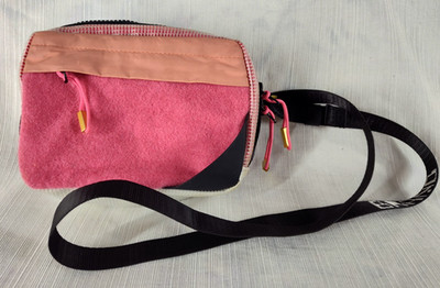 Acne Studios Blå Konst Yellow Crossbody Shoulder Waist Bag Pink ST38