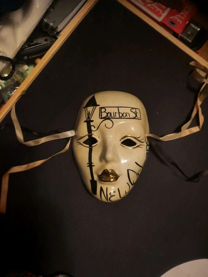 Lote De 4 Máscaras De Colección Pintadas A Mano Porcelana Mardi Gras Decoración Colgante De Pared Foto 3 de 4