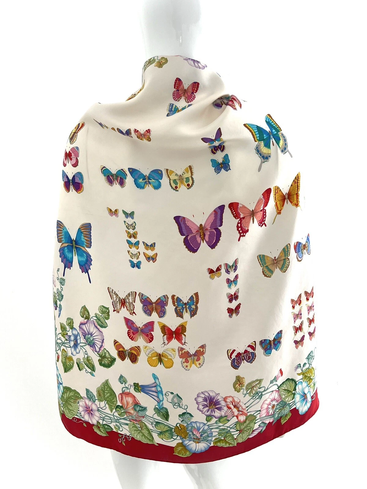 Foulard Gucci en soie. Papillon. Authentique.