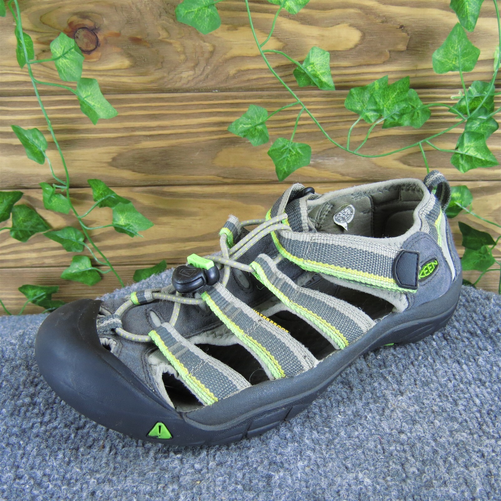 Sandalo KEEN Fisherman Newport ragazzo Y 6 medio grigio con coulisse sintetica