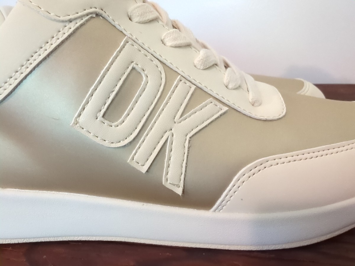 【DKNY】大人可愛いおしゃれゴールドスニーカー DKNY Women's Oaks Logo Bone Sz 8 Lace Up Sneakers Ivory Gold