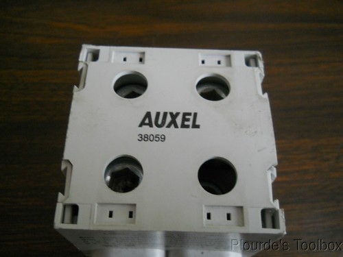 Used Auxel Finger Safe Power Distribution Block, 2 Out/2 In, 840A 600V, 38059 - Picture 2 of 6