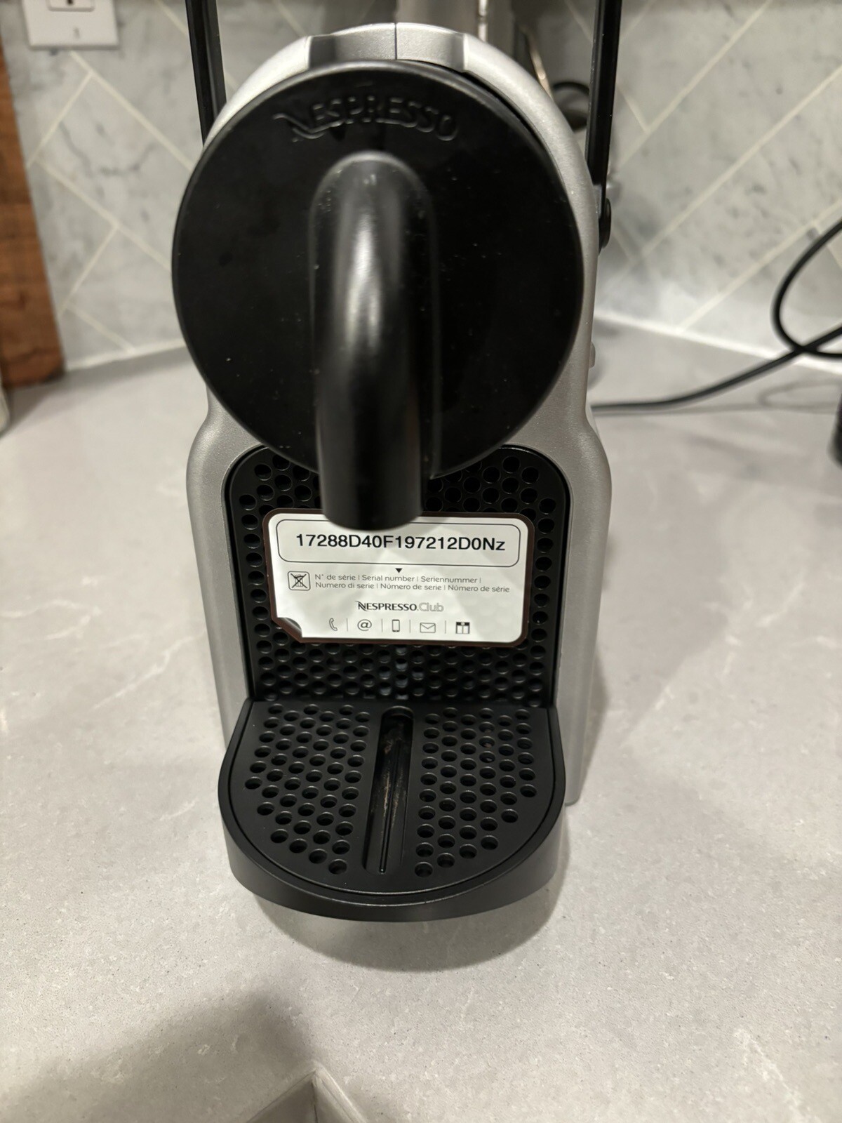 DeLonghi Inissia 9 Cups Espresso Machine Silver And Micro Frother