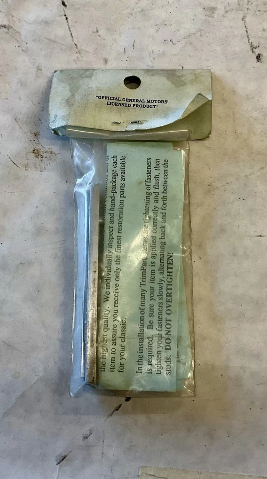 Chevrolet Monte Carlo 1970 emblema trasero de Chevrolet Trim Parts NOS C14 Foto 3 de 3