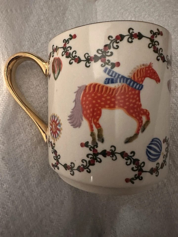 TAZA CABALLO NAVIDAD GRES ENEBRO ANTHROPOLOGIE con borde dorado y mango Foto 3 de 4