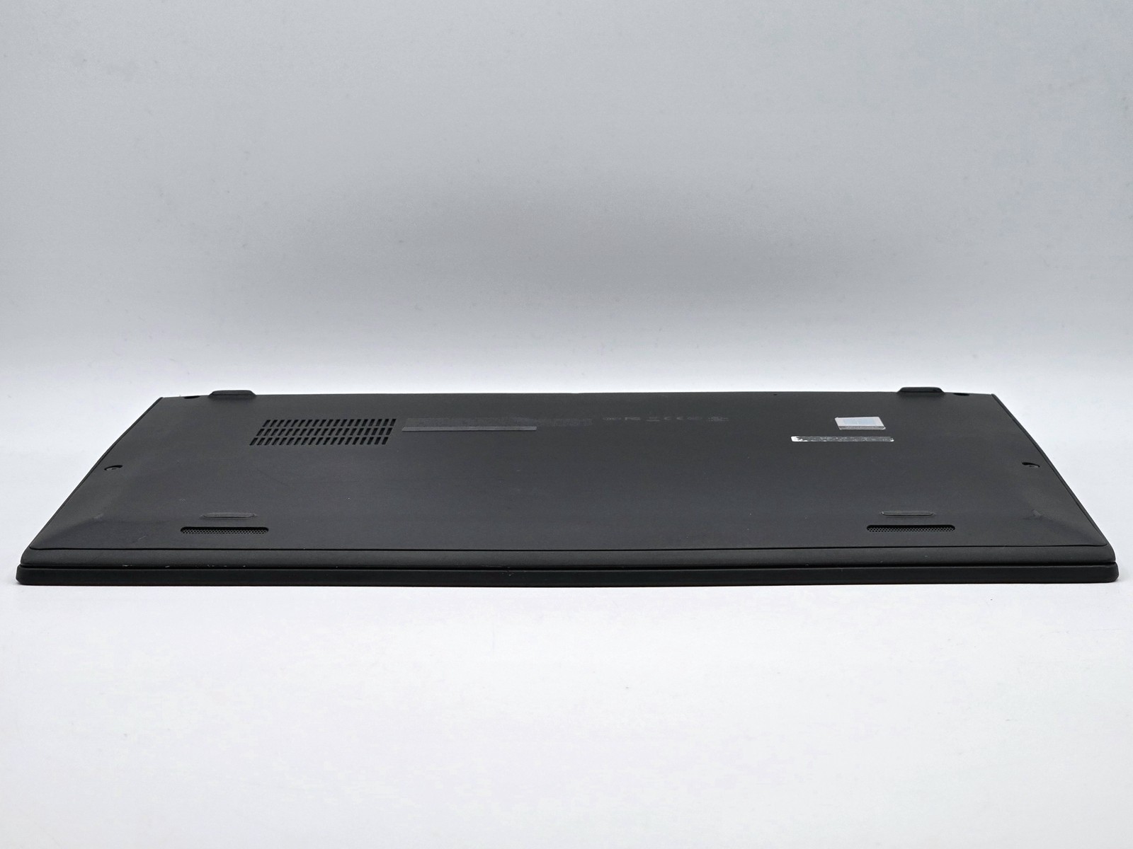 Lenovo ThinkPad X1 Carbon (Gen 5), 14-Inch Laptop, with Intel Core i7 7th Gen., Windows 10 Pro