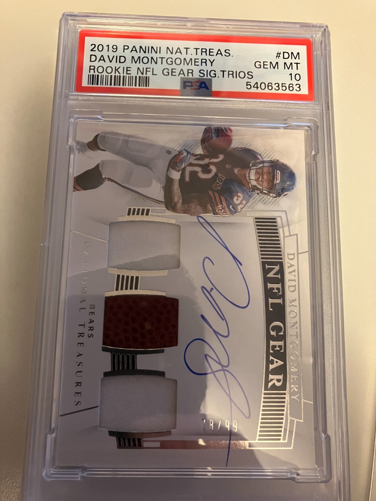 David Montgomery Panini National Treasures Rookie NFL Gear Signature Trios #DM Base