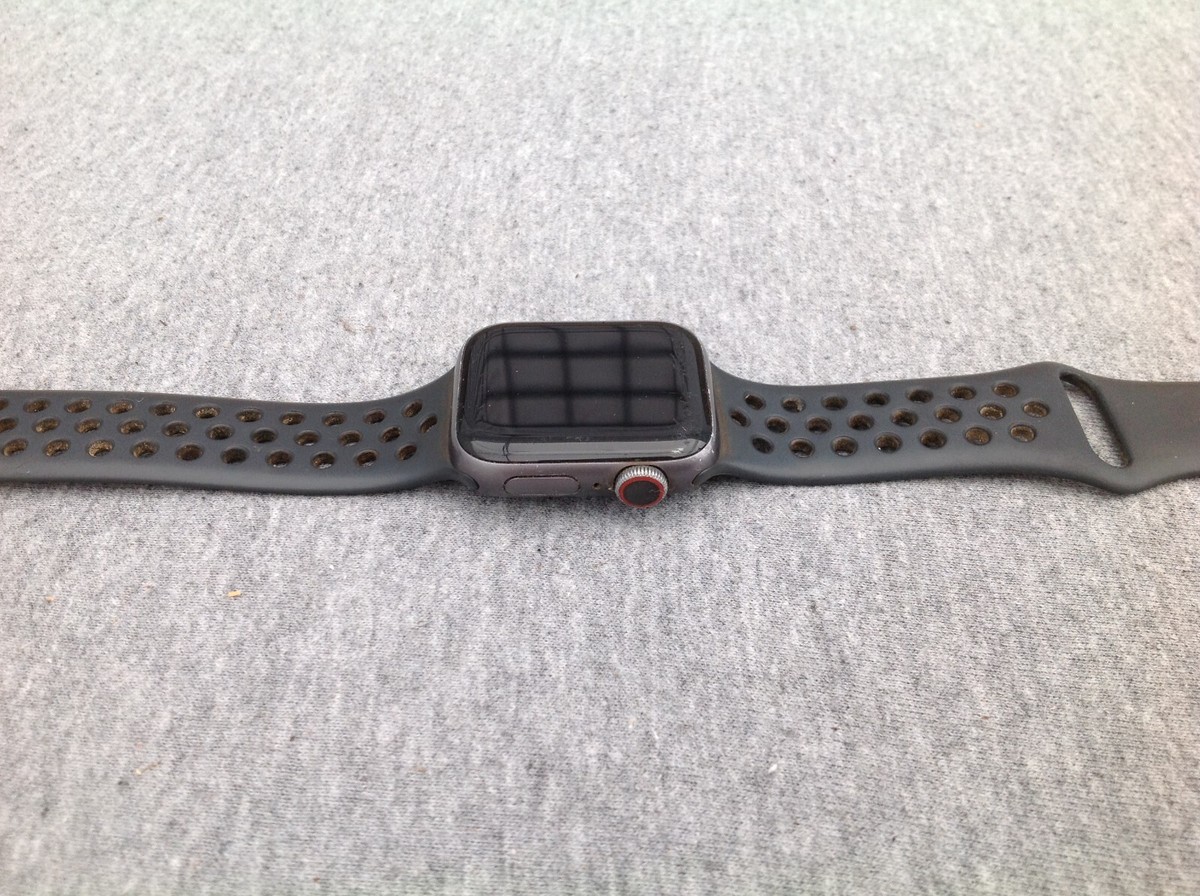 Apple Watch Series 4 Nike 40mm Aluminum & Ceramic Case 10NX