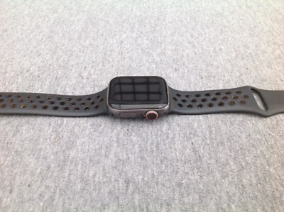 Apple Watch Series 4 Nike 40mm Aluminum & Ceramic Case 10NX Glass