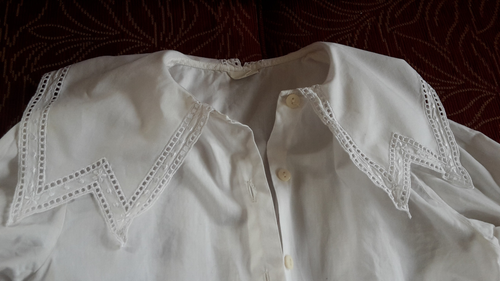 Kinderbluse mit Spitzenkragen Gr 128 - Bild 2 von 5