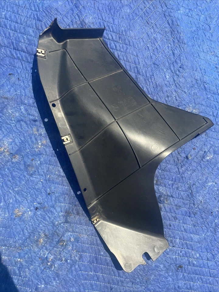 09-22 道奇 RAM 1500 2500 3500 后置发动机 SPLASH SHIELD 右拖把 55277444AD — 第 2/4 张图片