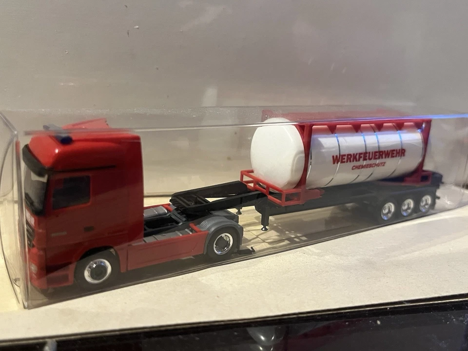 SoMo Herpa Hetterich MB Actros Feuerwehr/Werkfeuerwehr Tankzug 1:87