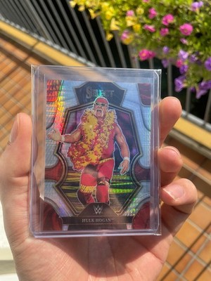 2023 Panini Select WWE Hulk Hogan Lucky Envelop Prizm /8