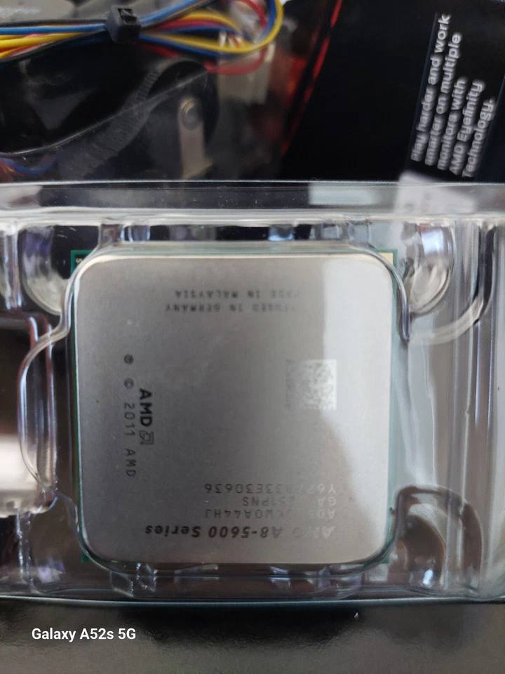 PROCESSORE AMD SOCKET FM2 A8-5600K 3,60GHZ AD560KWOHJBOX - Immagine 2 di 4