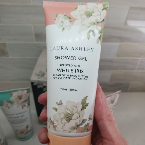 Laura Ashely 4-piece Shower Gel Gift Collection Lavender Rose Gardenia Iris - Picture 14 of 24