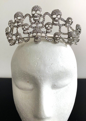 T002 - Silver Diamante Scull Tiara