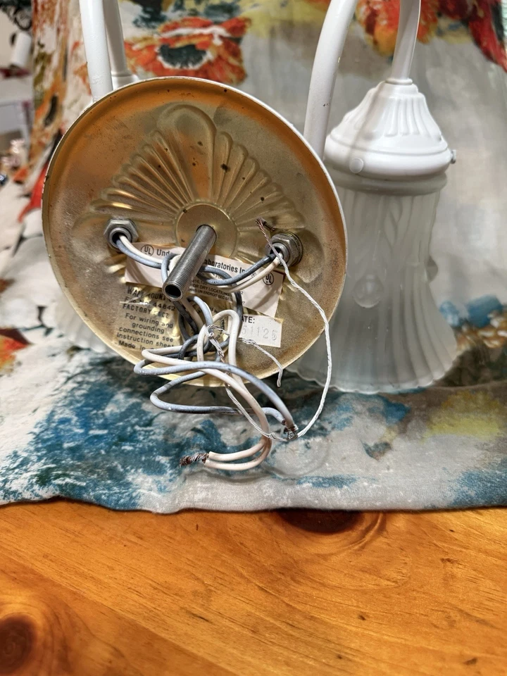 Aplique doble de pared Murray Feiss vintage lámpara blanca con pantallas de tulipán Foto 4 de 4