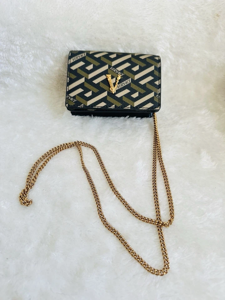 Cartera Versace Virtus La Greca de lona recubierta y cuero con cadena Foto 2 de 4