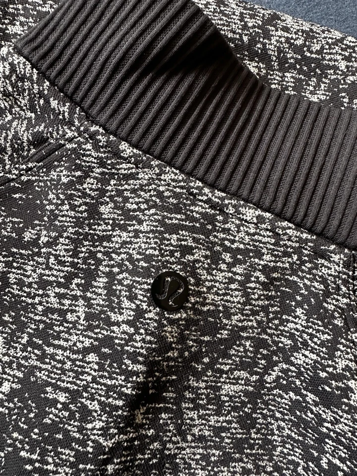 Pullover LULULEMON Rest Less 1/2 Cremallera Manga Larga Agujeros para el Pulgar Negro Blanco 8 Foto 2 de 4