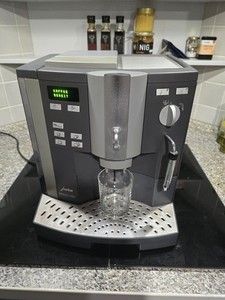 Jura Impressa Ultra 615 Kaffeevollautomat,Kaffeemaschine, Farbe Grau