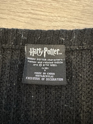Harry Potter Hufflepuff Sweater Hot Topic Size S - Picture 3 of 4