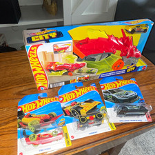 Hot Wheels City Dragon Launch Transporter GTK42 Playset w/ Cars 1:64