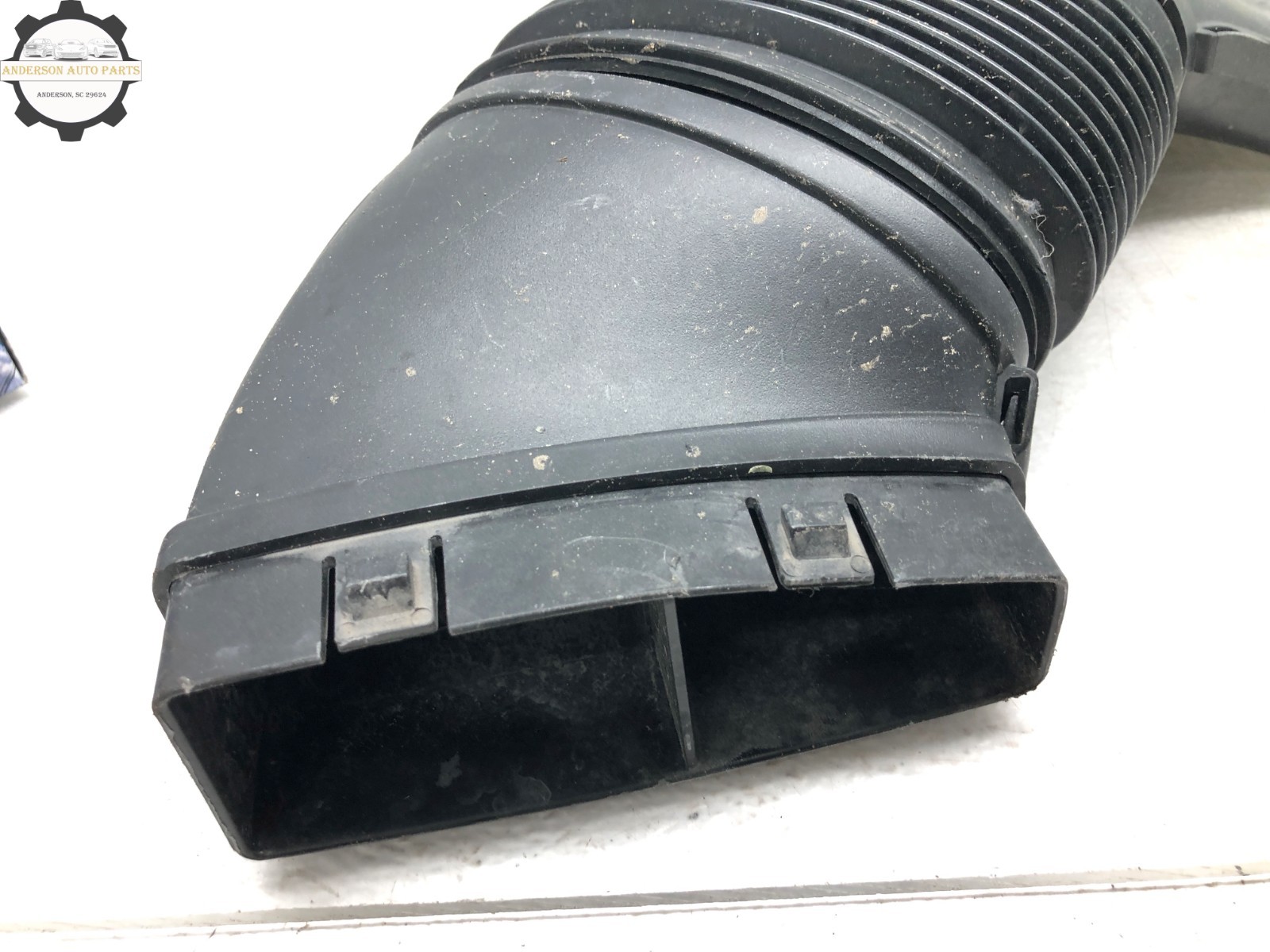 2017-2020 MASERATI LEVANTE RIGHT PASS FRONT AIR CLEANER INTAKE DUCT HOSE OEM