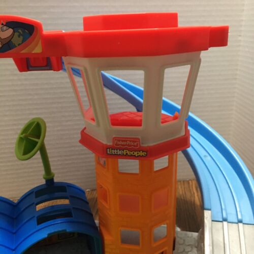 Fisher Price Little People Wheelies Airport +Airplane-Luggage Carrier-Helicopter - Picture 6 of 19