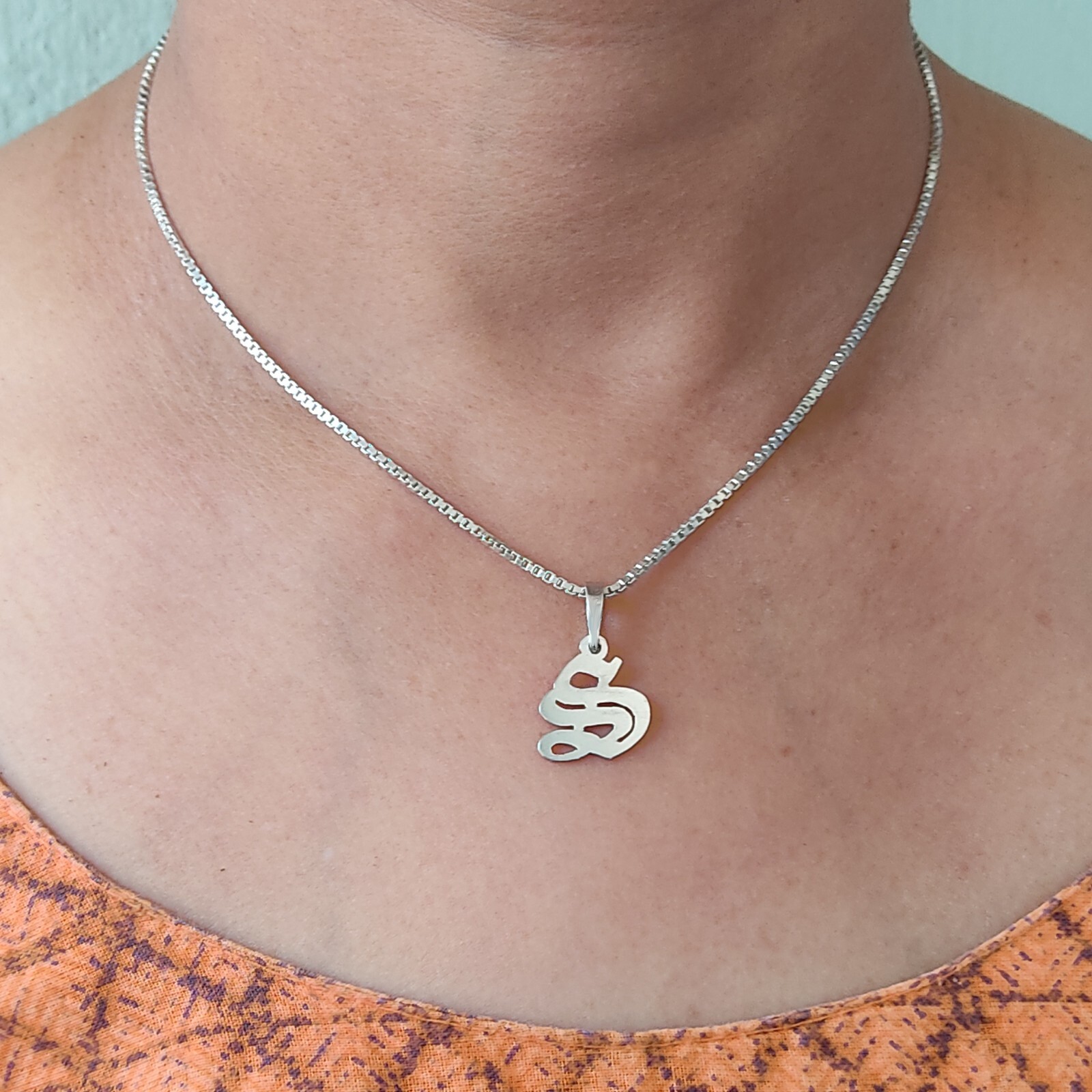 Colgante inicial de plata de ley hecho a mano personaliza CUALQUIER LETRA de tu elección