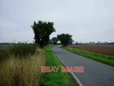 PHOTO  DUNNINGS LANE DUNNINGS LANE CUTS ACROSS FLAT AND ALMOST FEATURELESS FARML