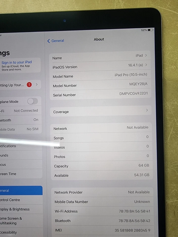 Apple iPad Pro 1st Gen. 64GB, Wi-Fi + 4G (Unlocked), 10.5 in - Space Grey - Image 2 of 4
