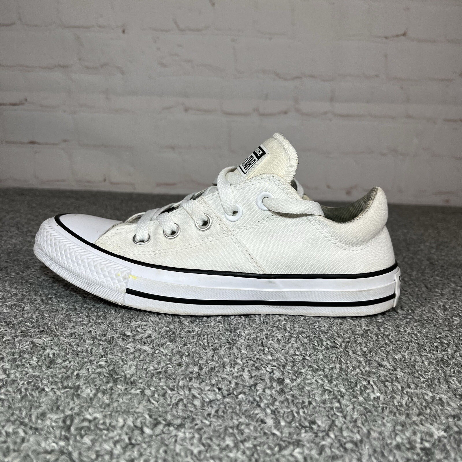 Converse Chuck Taylor All Star Madison Sneakers Womens 6 White Low Top 557971F