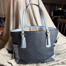 Borsa Michael Kors Voyager in tela rivestita con logo Ammiral blu Mk