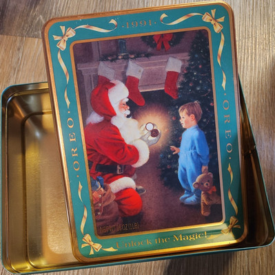 Oreo Advertising Tin Green Gold Red White Blue Christmas 1991 Collectible