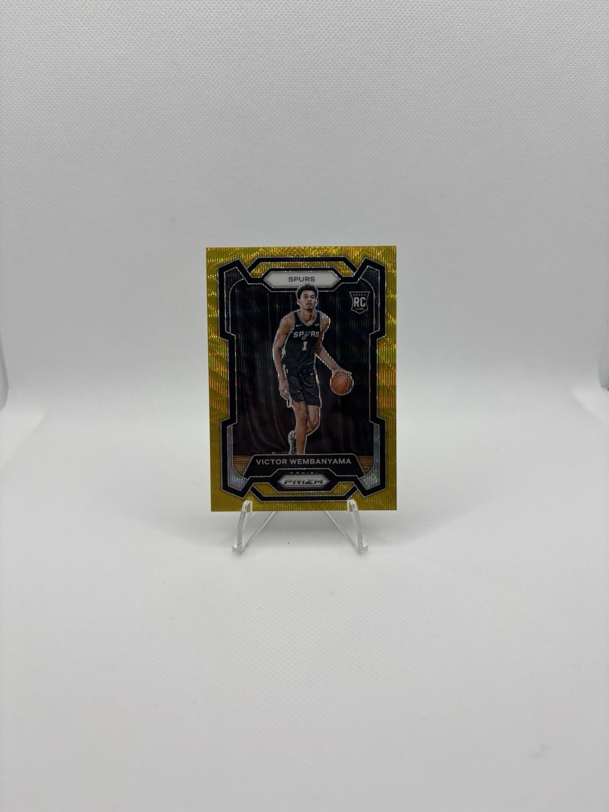 2023-24 Panini Prizm - Victor Wembanyama #136 Gold Prizm /10 (RC)