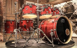 DW Performance Cherry Stain Lacquer 7pcs Drum Set (8-10-12-13-14-16-22) - Used!