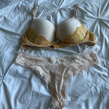 Victoria  s Secret Dream Angel Bra And Panties Set 32C/small