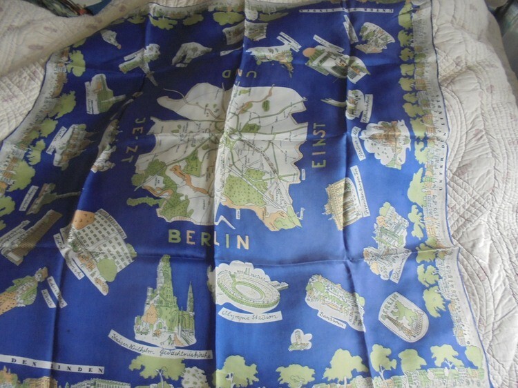 Foulard soie de collection Berlin Unter den Linden idée cadeau rare pour femme