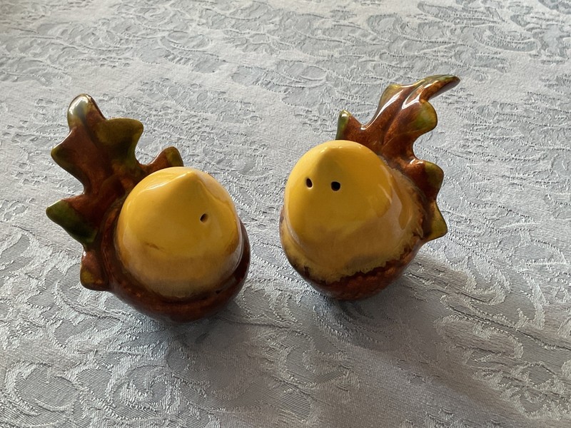 Vintage salt and pepper shakers acorns nestled in oak leaves