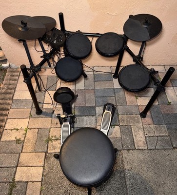 Alesis  Nitro Electronic Drum Set w/ Throne KickPedal w/Crash Cymbal (Read Desc)