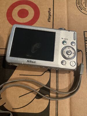 Nikon COOLPIX S203 10mp Digital Camera For Parts or Repair