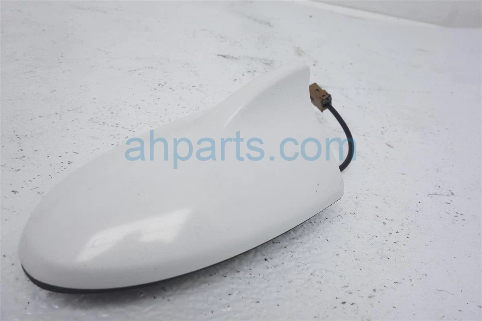 Antena de techo de radio Infiniti G25 2011-2012 sedán - blanco luz de luna - 28208-1Dv0a Foto 2 de 4