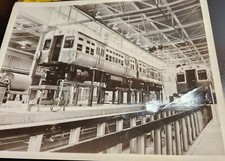 Schwarzwei&szlig; Vintage Zug in Reparaturanlage Fotodruck 8 x 10 Zoll